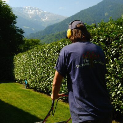Going away on holiday and you don’t want your garden turning into a jungle? We